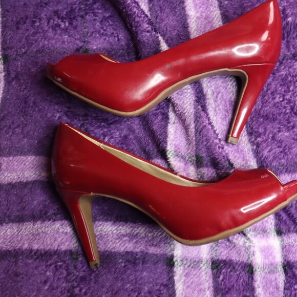 WINE PEEPTOES 6 Bandolino Glossy Red Burgundy Vegan Heels Pumps Formal Retro 60s - Picture 4 of 12
